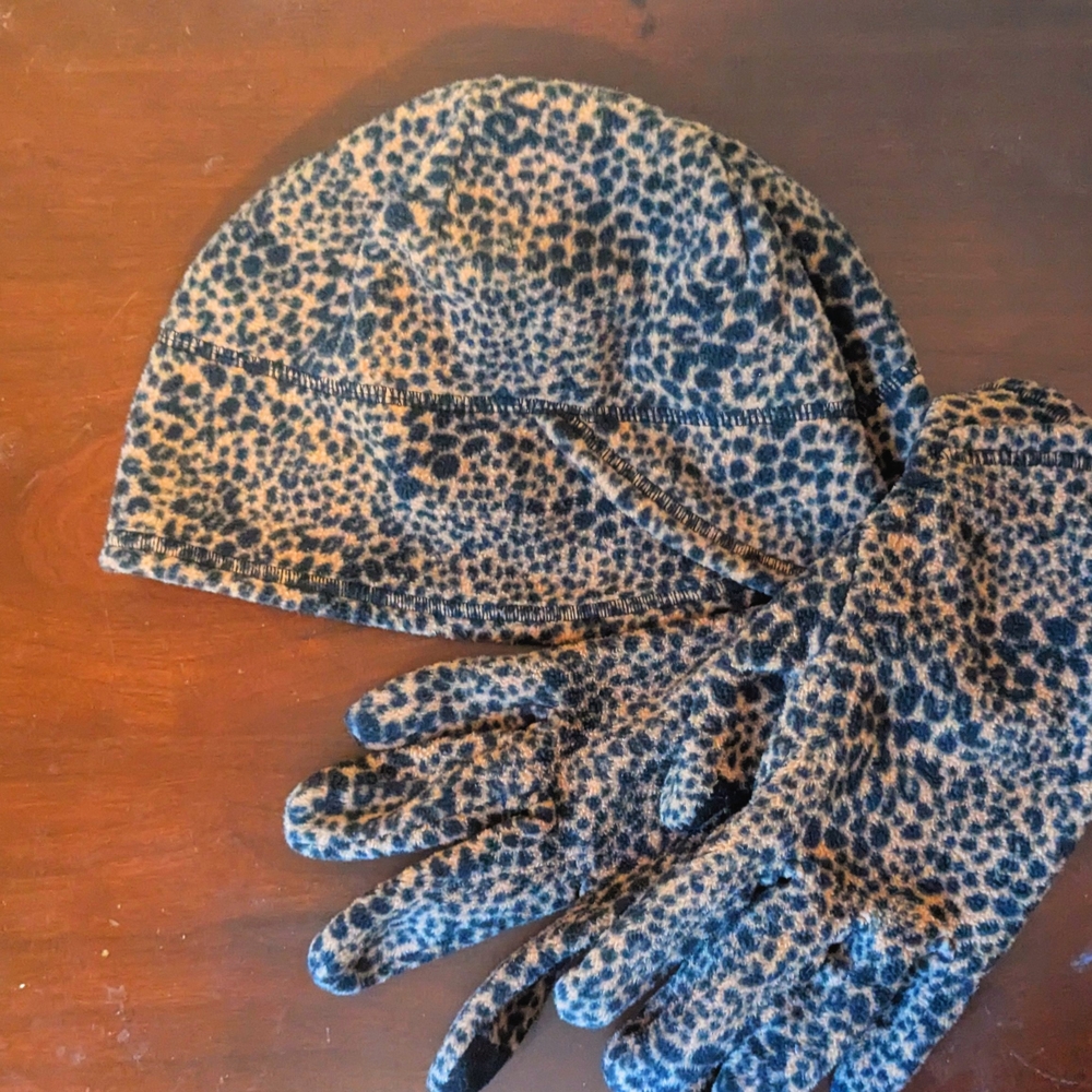Lands' End Leopard Print Gloves & Hat Set